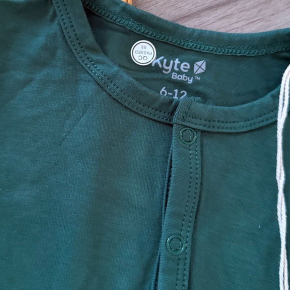 Kyte Baby Green Orange Full Snap Button Long Sleeve Romper Jumpsuit Bamboo Set - Picture 3 of 3